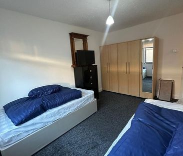 Room in a Shared House, Macgregor Road, E16 - Photo 5