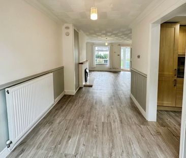 3 bedroom end of terrace house to rent - Photo 4