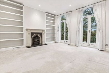 Five bedroom town house located in a popular gated development backing directly onto Richmond Park - Photo 2