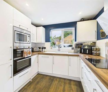 Whins Close, Camberley, Surrey, GU15 - Photo 4