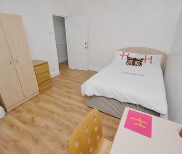 6 bedroom terraced house to rent - Photo 2