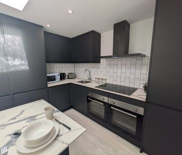 DOUBLE ROOM - AVAILABLE NOW - Photo 4