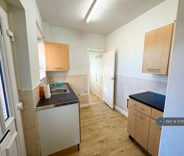 3 bedroom end of terrace house to rent - Photo 5