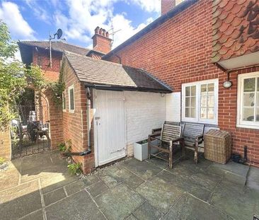 Shortfield Common Road, Frensham, Farnham, Surrey, GU10 - Photo 5