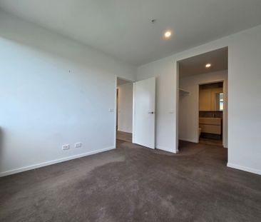 Modern 2 Bed Apartment in Prime Clayton Location - Photo 1