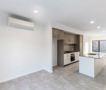 34 Cinnamon Drive, Cranbourne East VIC 3977 - Townhouse For Rent | ... - Photo 4