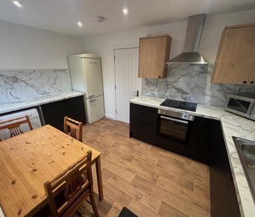 3 bedroom semi-detached house to rent - Photo 6