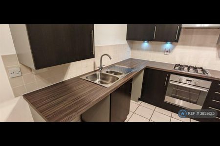 3 bedroom semi-detached house to rent - Photo 4
