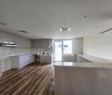 Renovated | 5 BR | Tennis Court, Pool | Vacant - Photo 6