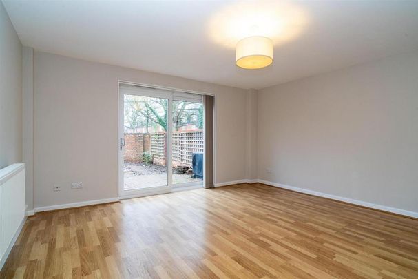 3 bedroom end of terrace house to rent - Photo 1