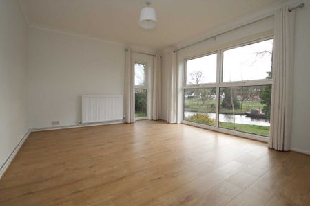 2 bed Flat for rent - Photo 2