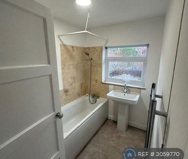 3 bedroom semi-detached house to rent - Photo 6
