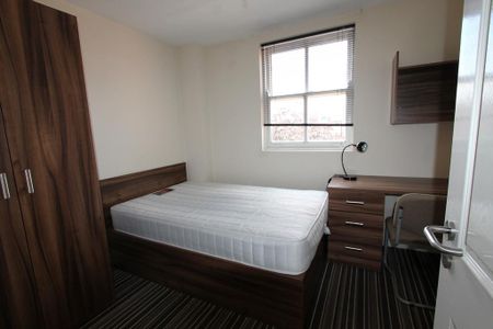 4 bedroom flat to rent - Photo 3