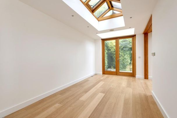 6 bedroom detached house to rent - Photo 1