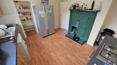 5 bedroom Flat in Bed), Burley - Photo 3