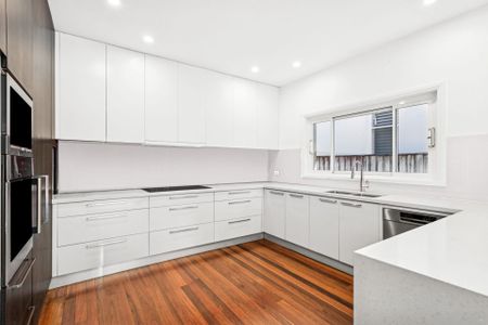 Sunny Family Beach House In Coveted Bondi Pocket - Photo 4