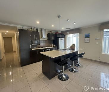 LOW MAINTENANCE - Photo 4