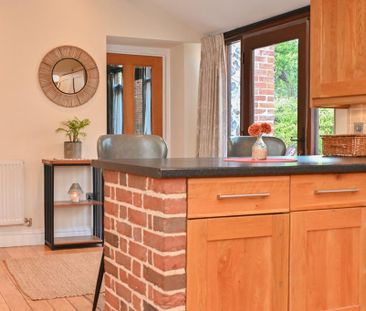 3 bedroom detached house to rent - Photo 3