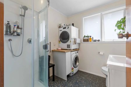 Easy Living - Photo 2