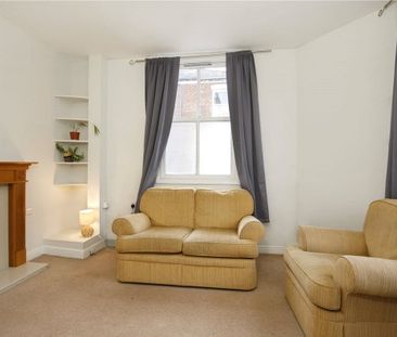 Beautifully presented and quirky one bedroom end of terrace propert... - Photo 4