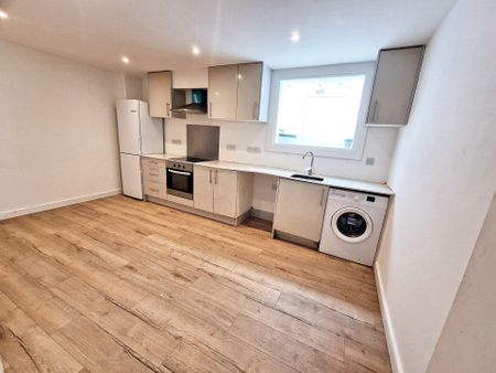 Flat 3, 63A High Street, Maidstone, Maidstone, ME14 1SR - Photo 3