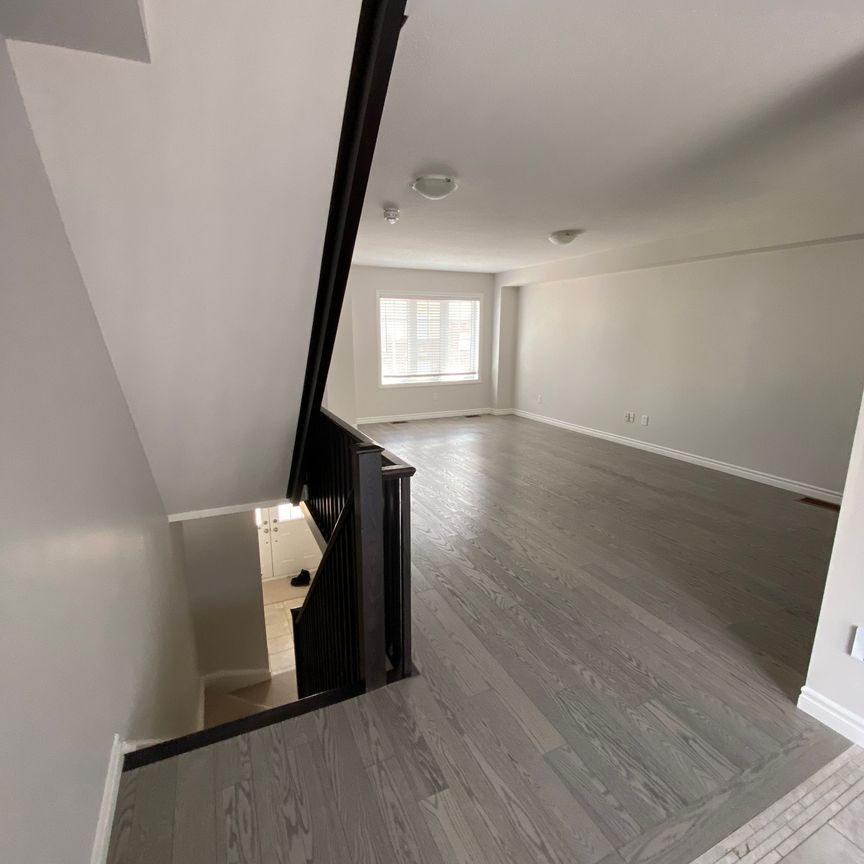 For Lease - 16 Kenridge Terrace, Hamilton, Ontario - Photo 1