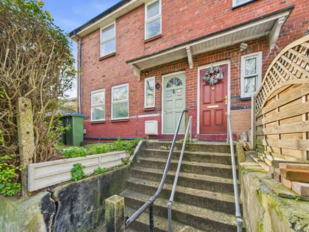 Coxmount Road, London, SE7 - Photo 2