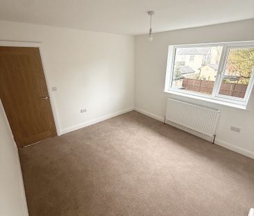 Moor Allerton Crescent, Leeds, West Yorkshire - Photo 1