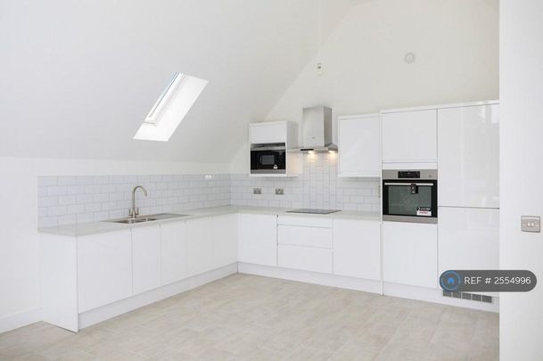 2 bedroom penthouse to rent - Photo 1