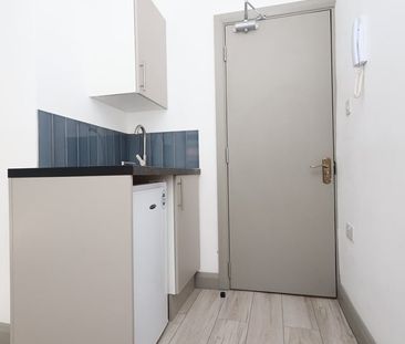 Studio Flat, Cullington Close, HA3 - Photo 3