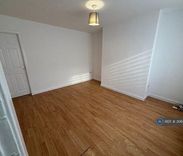 2 bedroom end of terrace house to rent - Photo 3