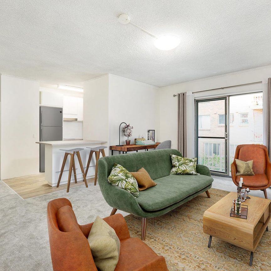 Renovated north facing apartment - Photo 1