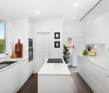 Spacious Federation Family Home with Pool & Manicured Gardens - Photo 5