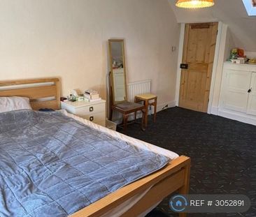 3 bedroom flat to rent - Photo 4