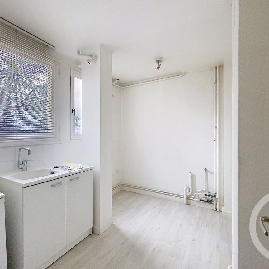 Location Appartement 2 pièces 54m² CHAMALIERES 63400 - Photo 1