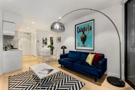 Sleek Urban Living in the Heart of Prahran's Vibrant Lifestyle Hub - Photo 2