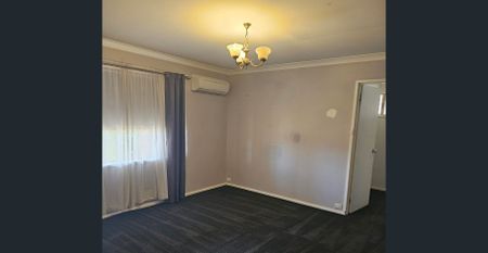 Spacious 4-Bedroom Family Home with Pool - Photo 2