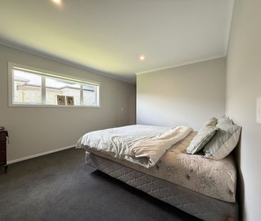 Modern 3-Bedroom House in Wainuiomata - Photo 5