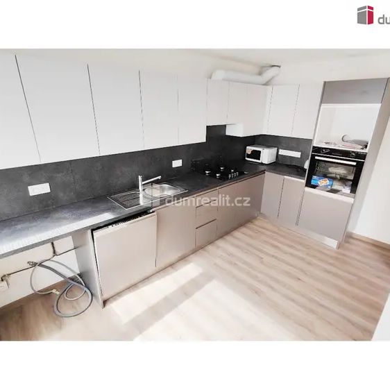 Světlý byt 2+1 po kompletní rekonstrukci, 62 m - Photo 1