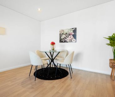 Modern One-Bedroom Apartment with Resort-Style Facilities - Photo 2