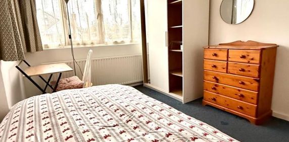 1 bedroom in a house share to rent - Photo 2