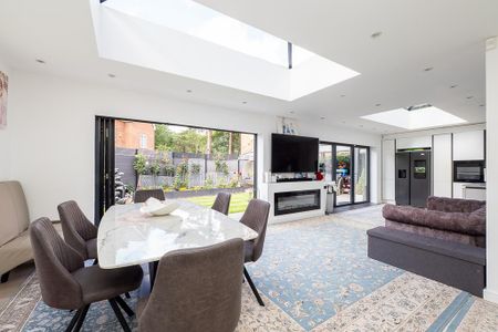 4 bedroom detached house to rent - Photo 3