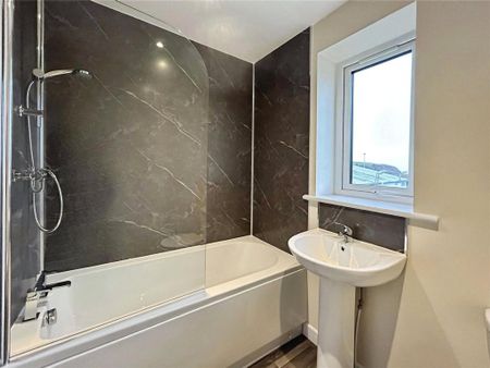 2 bedroom semi-detached house to rent - Photo 5