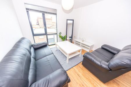 2 bedroom flat to rent - Photo 2