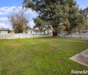 FRESHLY UPDATED FAMILY HOME - Photo 4