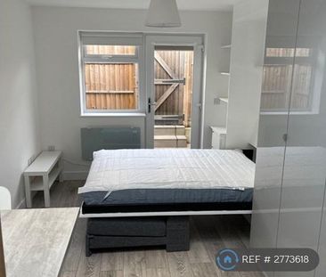 Studio to rent - Photo 5