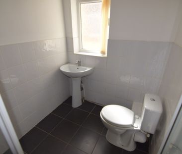 To Let 1 Bed Flat - Photo 4