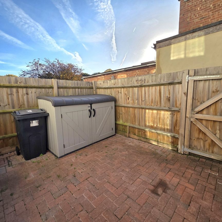 Henry Street, Gosport - Photo 1