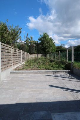 Volledig gerenoveerde rijwoning met ruim terras en tuin - Photo 1