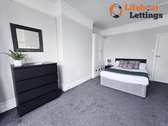 Cheriton Road, Folkestone - Photo 1